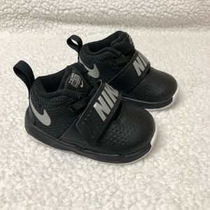 Baby Nike Team Hustle 4c